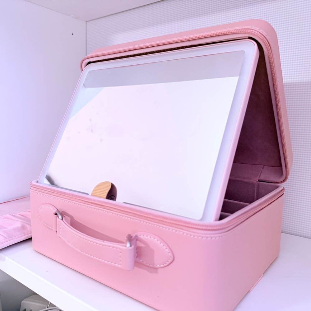 Vanity Planet BAIA Pink Travel Cosmetic Case w/ Lighted Mirror & Dividers